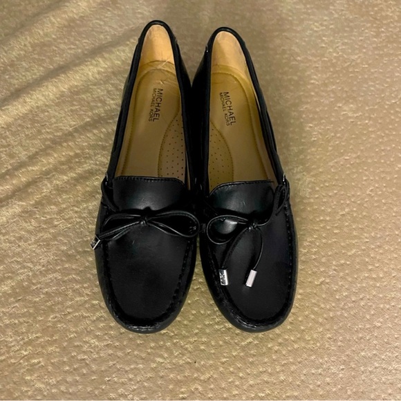 BUNDLE of 5 pairs of flats ❤️